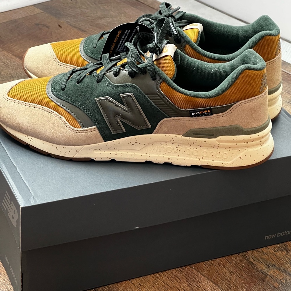 MENS NWT NEW BALANCE 997 SNEAKER